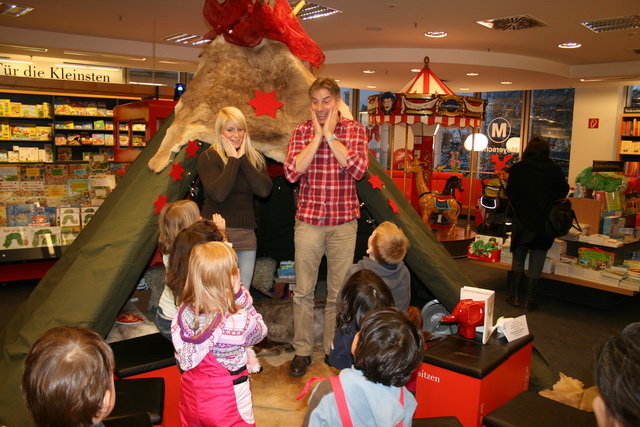 gal/2010/2010 Saitentwist Mayersche Buchhandlung Essen 03.12.Lesezelt Frau Kuehn Verein/2010 Saitentwist Mayersche 03.12. Lesezelt Frau Kuehn Essen 046.jpg